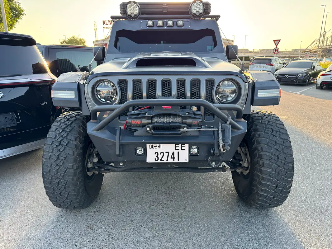 Jeep Wrangler 2022 — photo 1 of 11