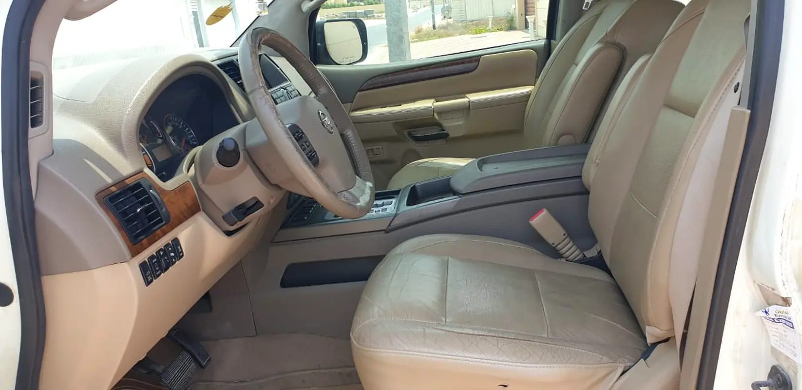 Nissan Armada 2009 — photo 1 of 3