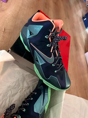 Nike LeBron XI Miami - Akron  Low-top Basketball Shoes - Navy/Green (never used)