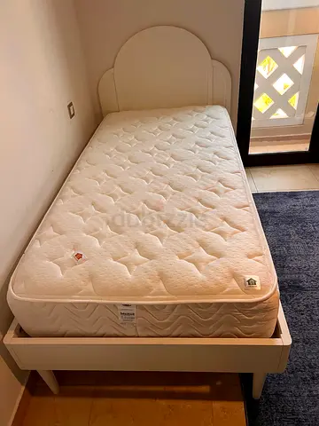 CrateBarrel 2 Kids Bed with 2 CrateBarrel mattres