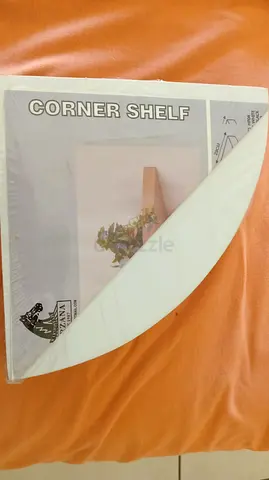Corner shelf
