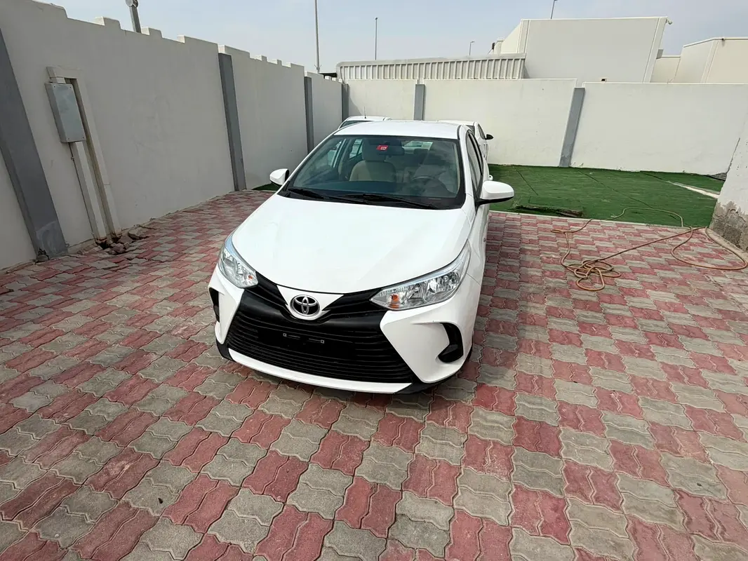 Toyota Yaris 2022 — photo 1 of 15
