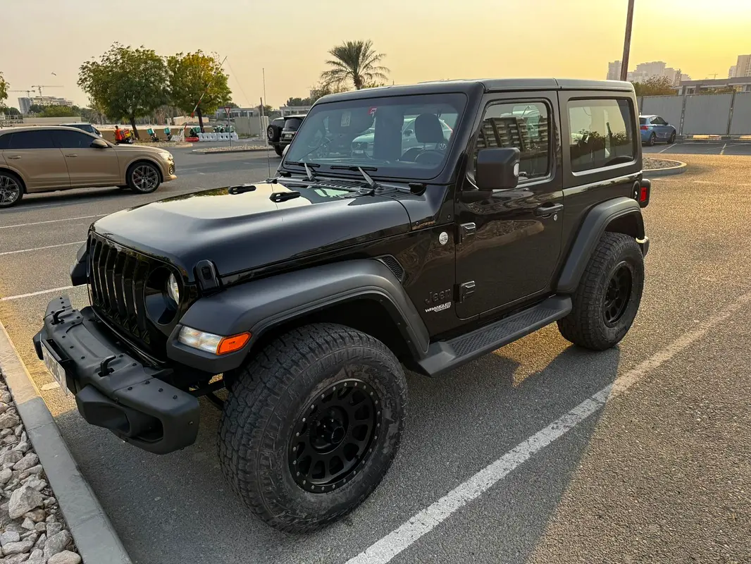 Jeep Wrangler 2021 — photo 1 of 6