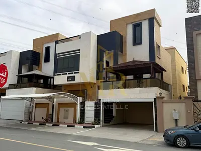 Luxury villa in Al-Haliou 2, two floors and a roof, 5 master bedrooms, price includes air conditioning, electricity, water, and freehold ownership.