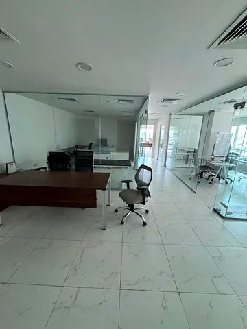 مكتب مفروش بالكامل للإيجار السنوي في الشارقة المجاز 3 بموقع مميز مناسب للشركات والمكاتب الإدارية مع شهر مجاني وقريب من جميع الخدمات
