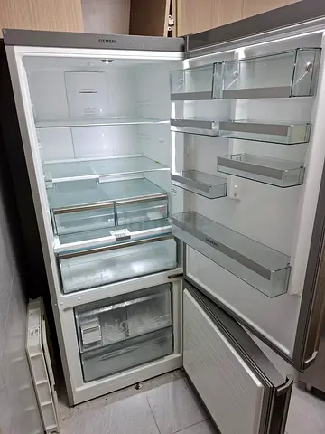 Siemens iq700 bottom freezer 75cm
Same like new