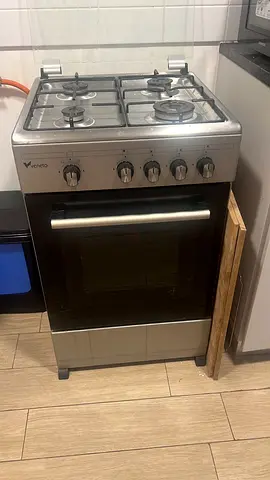 Veneto 4-Burner Gas Stove with Oven - Good Working Condition