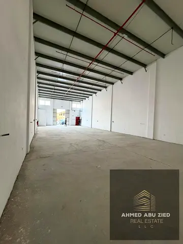 Large Warehouse, No Mezzanine, 22kW Power, Bathroom, 2,700 Sq. Ft., Suitable for Commercial & Industrial Use, Easy Access to Main Roads.