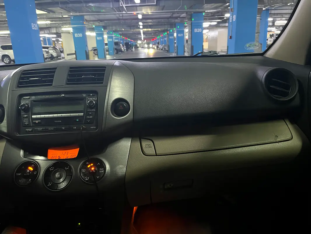 Toyota Rav 4 2012 — photo 1 of 12
