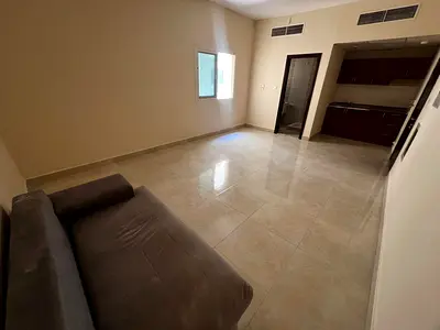 استوديو _ مطبخ منفصل_ تكييف مركزي_ سهل المخرج للشارقة ودبي