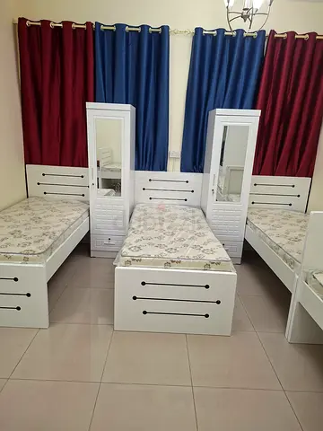 Modern Twin Bedroom Set with Mirrored Wardrobes and Storage