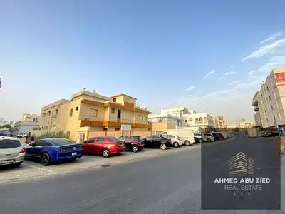 بناية سكني تجاري للبيع في النعيمية عجمان بمساحة 3000 قدم مربع، تضم 8 غرف ودخل سنوي 150 ألف درهم، موقع استثماري مميز بالقرب من الخدمات والطرق الرئيسية