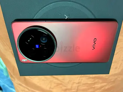 Vivo X200 ULTRA in red Camera beast