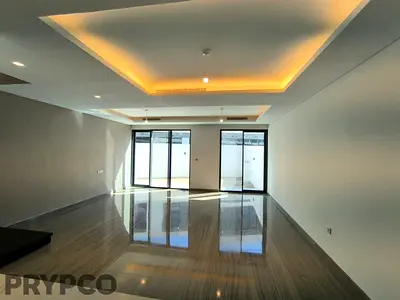 Unfurnished | Vacant | Immaculate Townhouse in D1