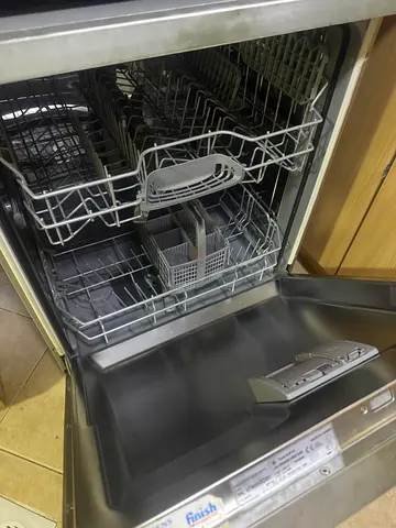 Built-in stainless steel dishwasher — good working condition a wire problem