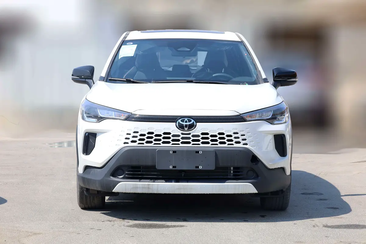 Toyota Corolla Cross 2025 — photo 1 of 12