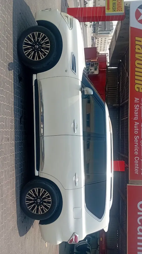Nissan Patrol 2014 — photo 1 of 6