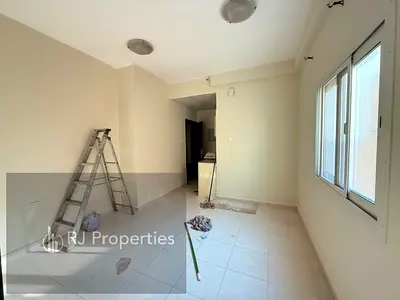 READY TO MOVE LUXURY STUDIO VERY CLEAN BULDING CHIPS PRICE JUST 18k