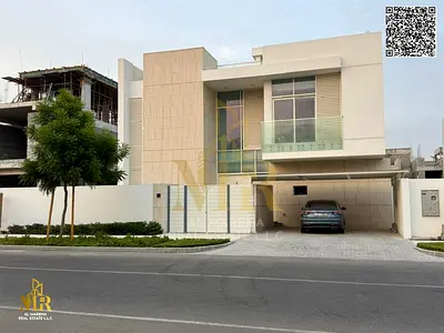 Two-story villa with swimming pool and jacuzzi, located close to amenities, price includes electricity, water, and air conditioning.