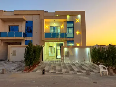 فيلا عصرية تقع على شارع رئيسي،شاملة رسوم تسجيل. طابقين وروف