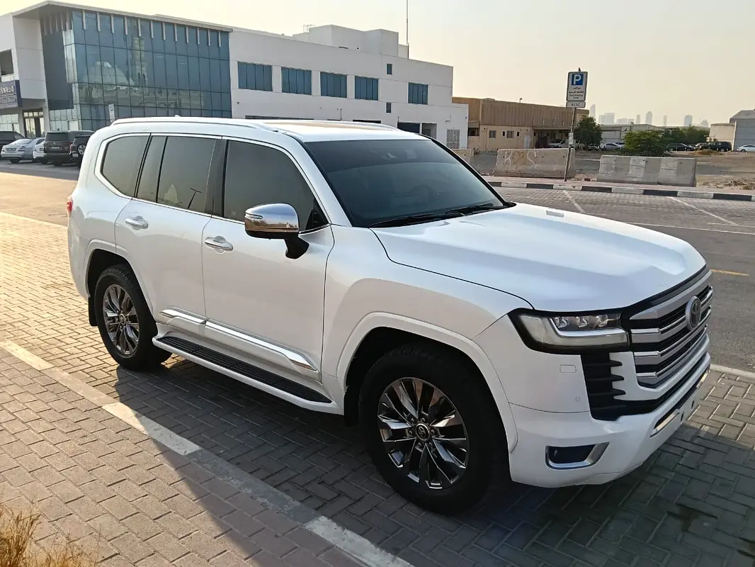 Toyota Land Cruiser 2022 — photo 1 of 18