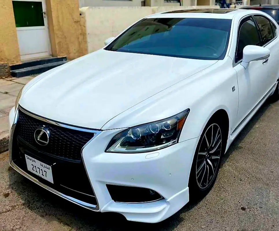 Lexus LS-Series 2014 — photo 1 of 7