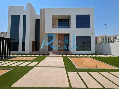 Stunning 5BR Luxury Villa | Vacant | High Ceilings