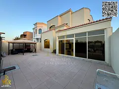 Villa next to the mosque on a street and lane, 5,000 sq ft, 5 master bedrooms, prime location, price