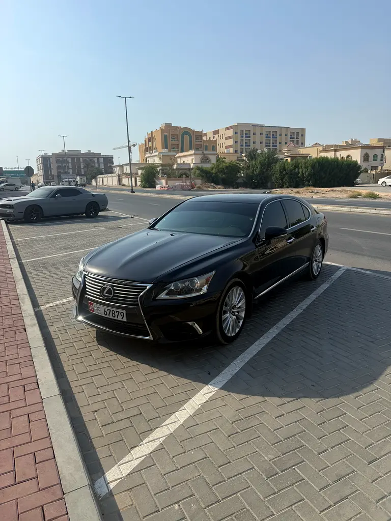 Lexus LS-Series 2015 — photo 1 of 13