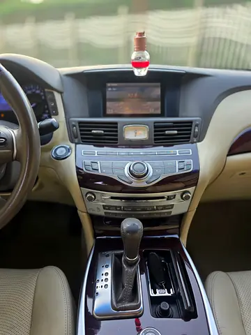2015 Infiniti Q70 — фото 18