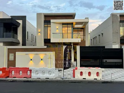 For sale: Modern villa with central air conditioning, large land and building area, including electricity, water, and air conditioning fees.