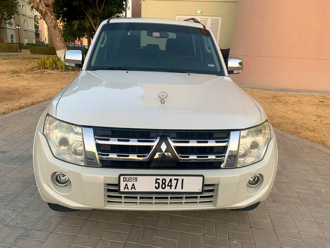 Mitsubishi Pajero 2014 — photo 1 of 20