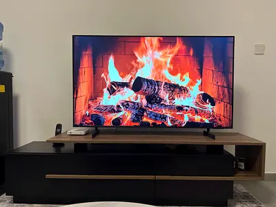 Samsung UHD 55 2025 with Wood TV Table