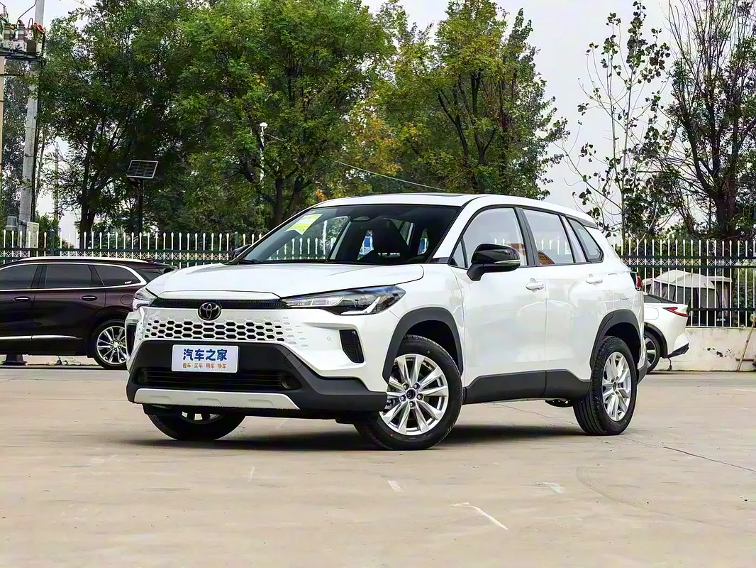 Toyota Corolla Cross 2026 — photo 1 of 13
