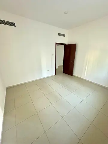 التعاون مخرج دبي غرفه وصاله ٢ حمام مساحه كبيره بلكونه فالمطبخ  ٣٥ الف علي ٦ شيكات تامين شيك رسوم ١٨٠٠