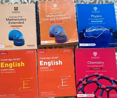 Year 10 to 11 IGCSE textbooks and maths past paper booklets