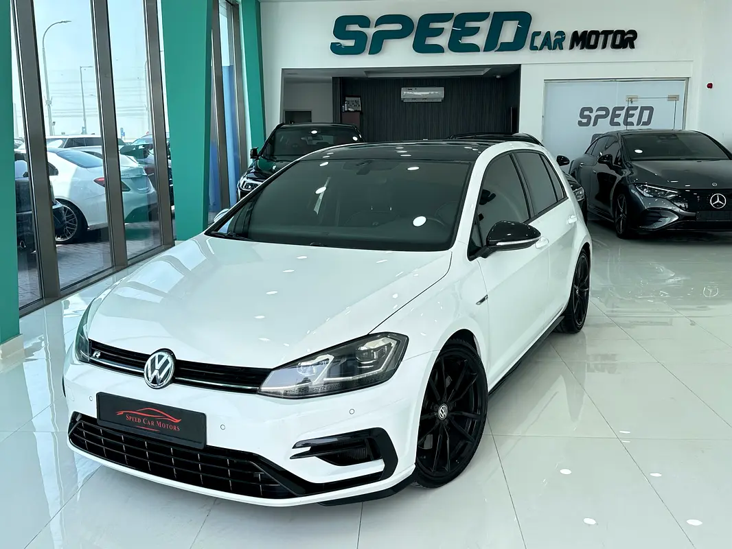 Volkswagen Golf R 2019 — photo 1 of 11