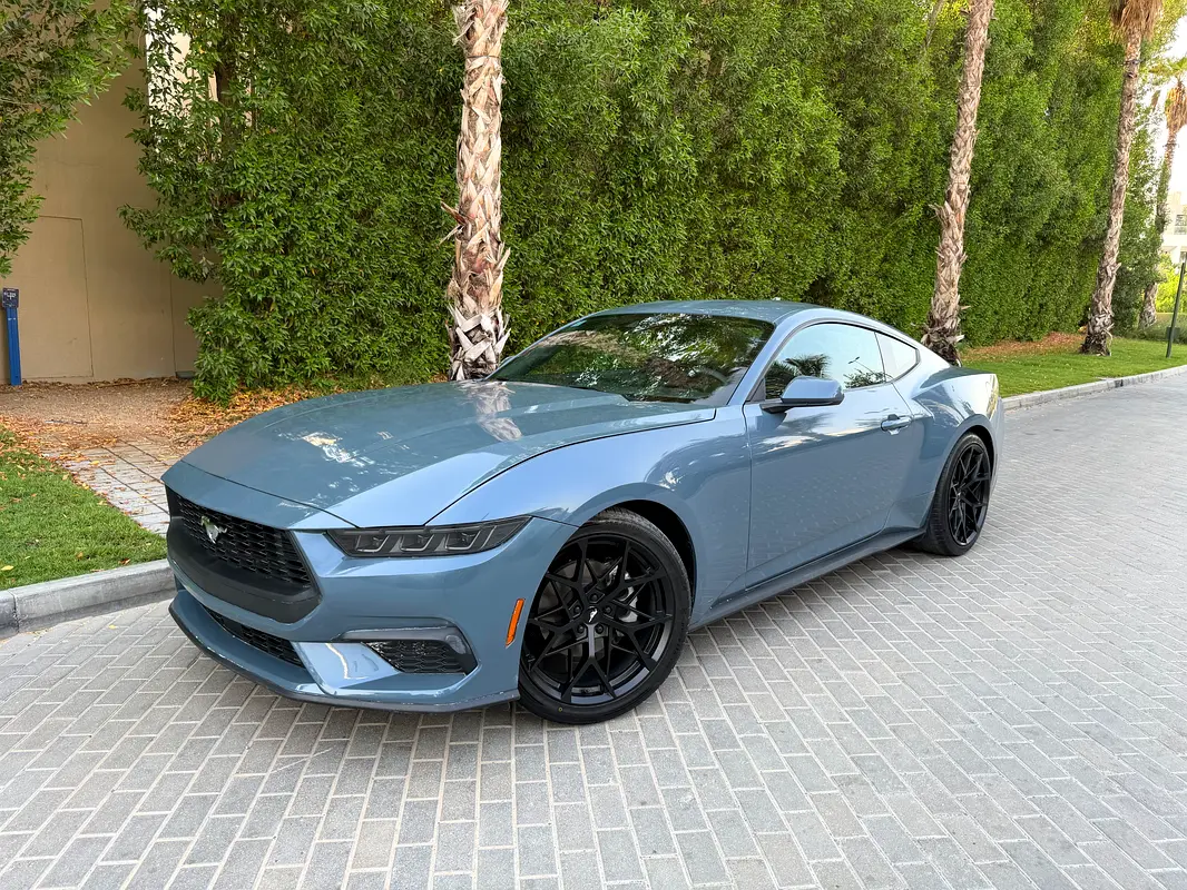 Ford Mustang 2025 — photo 1 of 5