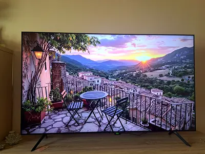 Large Smart LED TV in Excellent Working Condition like new