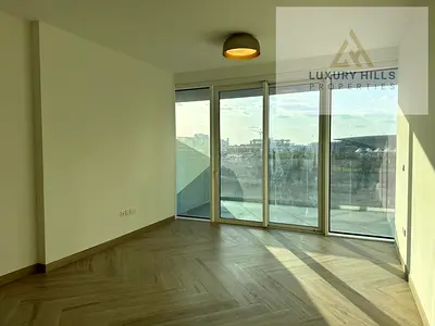 Luxurious 1BHK | Vacant | Upgraded