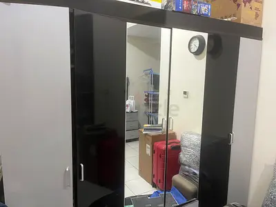 6 door wardrobe with Mirror