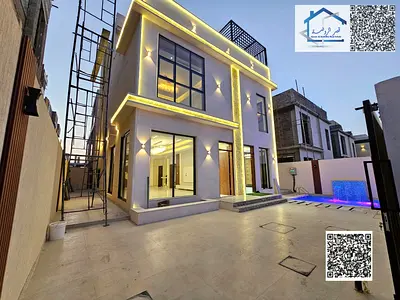فيلا فاخرة بثلاثة طوابق، مع مسبح، وتكييف مركزي، ورسوم تسجيل مشمولة، وتشطيبات فاخرة، وفناء واسع.