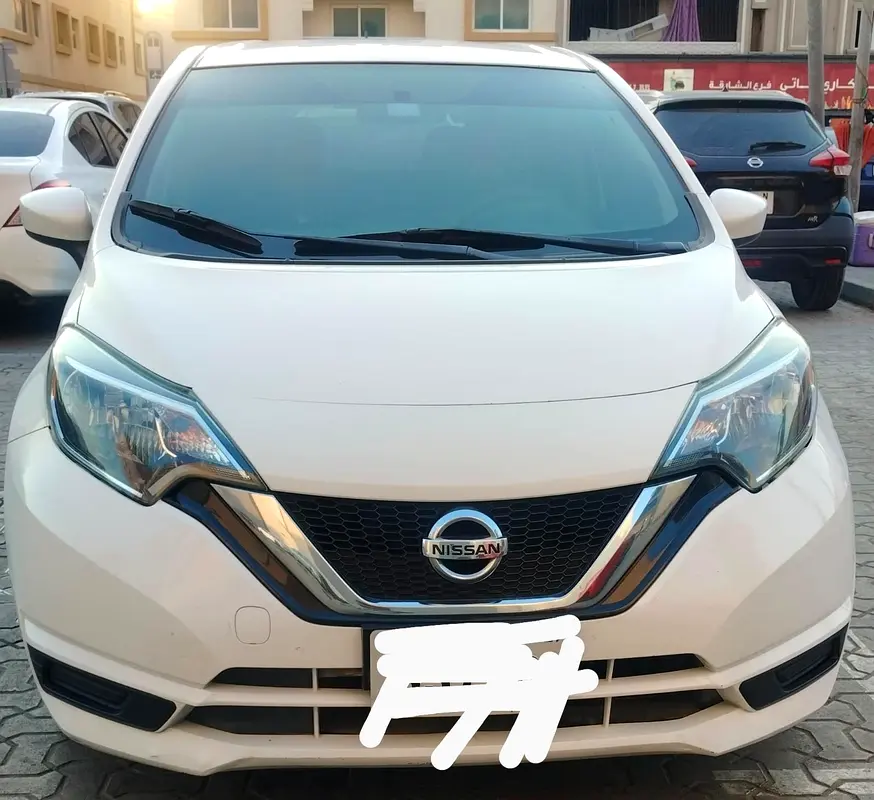 Nissan Versa 2017 — photo 1 of 18