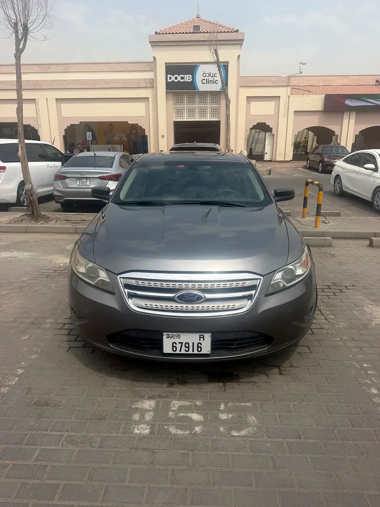 Ford Taurus 2011 — photo 1 of 14
