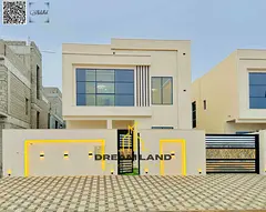 Seize the opportunity to own an elegant and integrated villa in one of the most prestigious resident