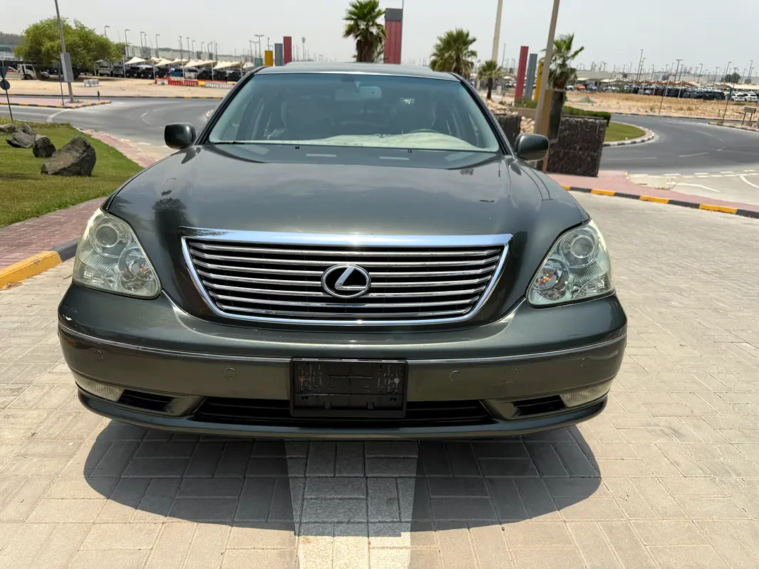 Lexus LS-Series 2005 — photo 1 of 17