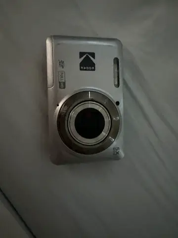 barely used Kodak fz55 Compact Digital Camera with 5x Optical Zoom - Silver
