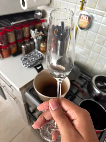2x Champagne glasses (Read the description)