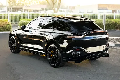 صورة 4 لـ 2025 Aston Martin DBX