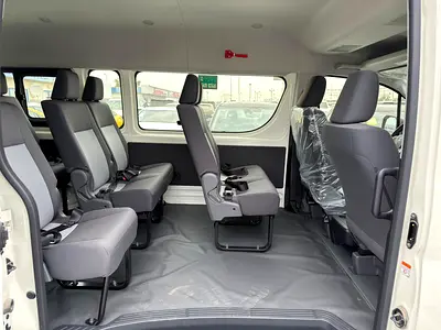 2025 Toyota HIACE — фото 10